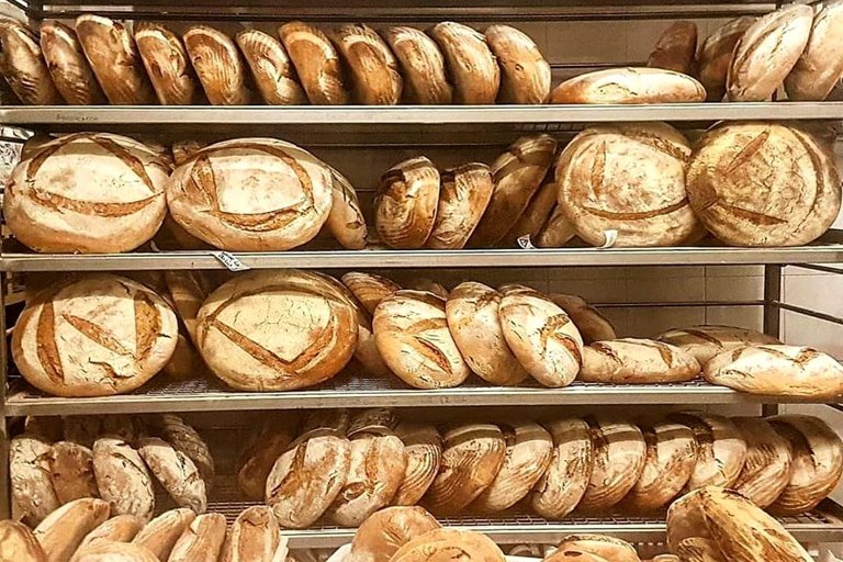Pane a lievitazione naturale: boom nelle panetterie urbane